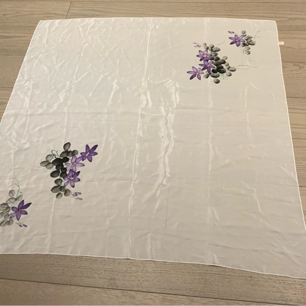 Vintage 100% Silk Large Square Scarf - Picture 4 of 6